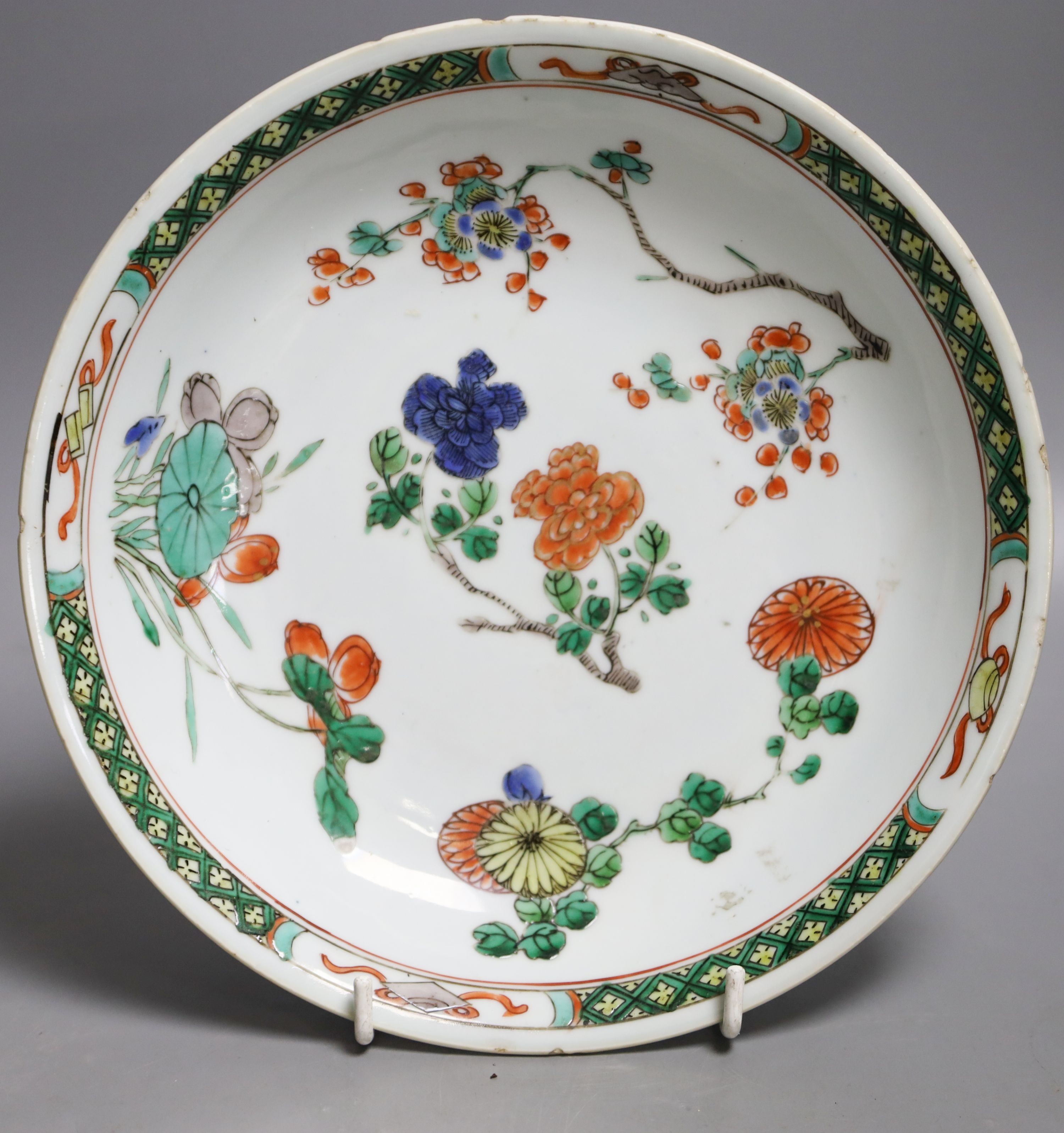 A Chinese Kangxi famille verte dish, 22cm